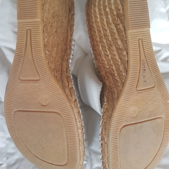 Authentic Burberry Shoes sized 41 - Picture 2 of 8
